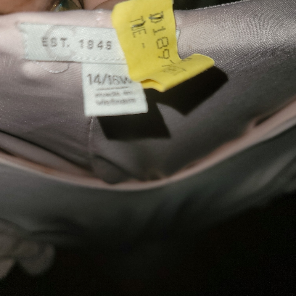 Clothes - Picture 4 of 8